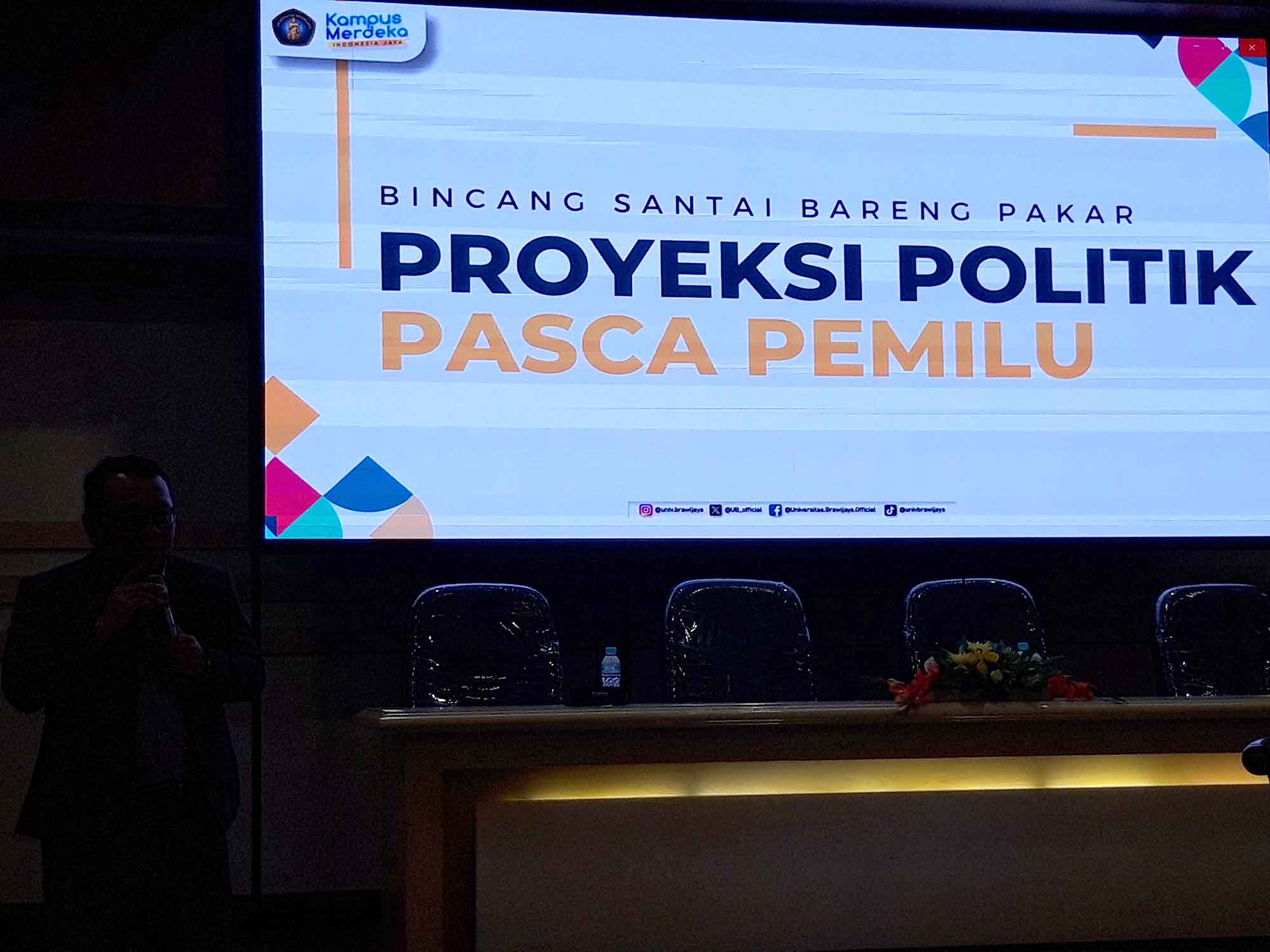 Gelar bincang dan obrolan santai proyeksi politik pascapemilu di Universitas Brawijaya, Kota Malang, Selasa (27/2).
