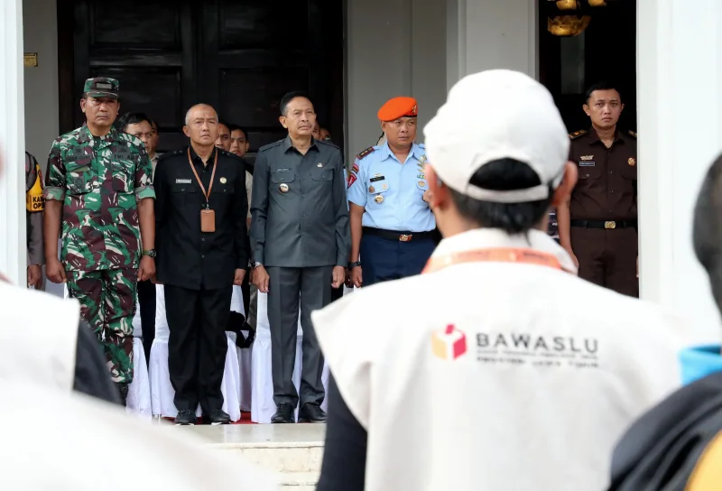 Apel siaga patroli pengawasan masa tenang di Balai Kota Malang, Sabtu (10/2). Foto : Dok. Bagian Protokol dan Komunikasi Pimpinan Kota Malang