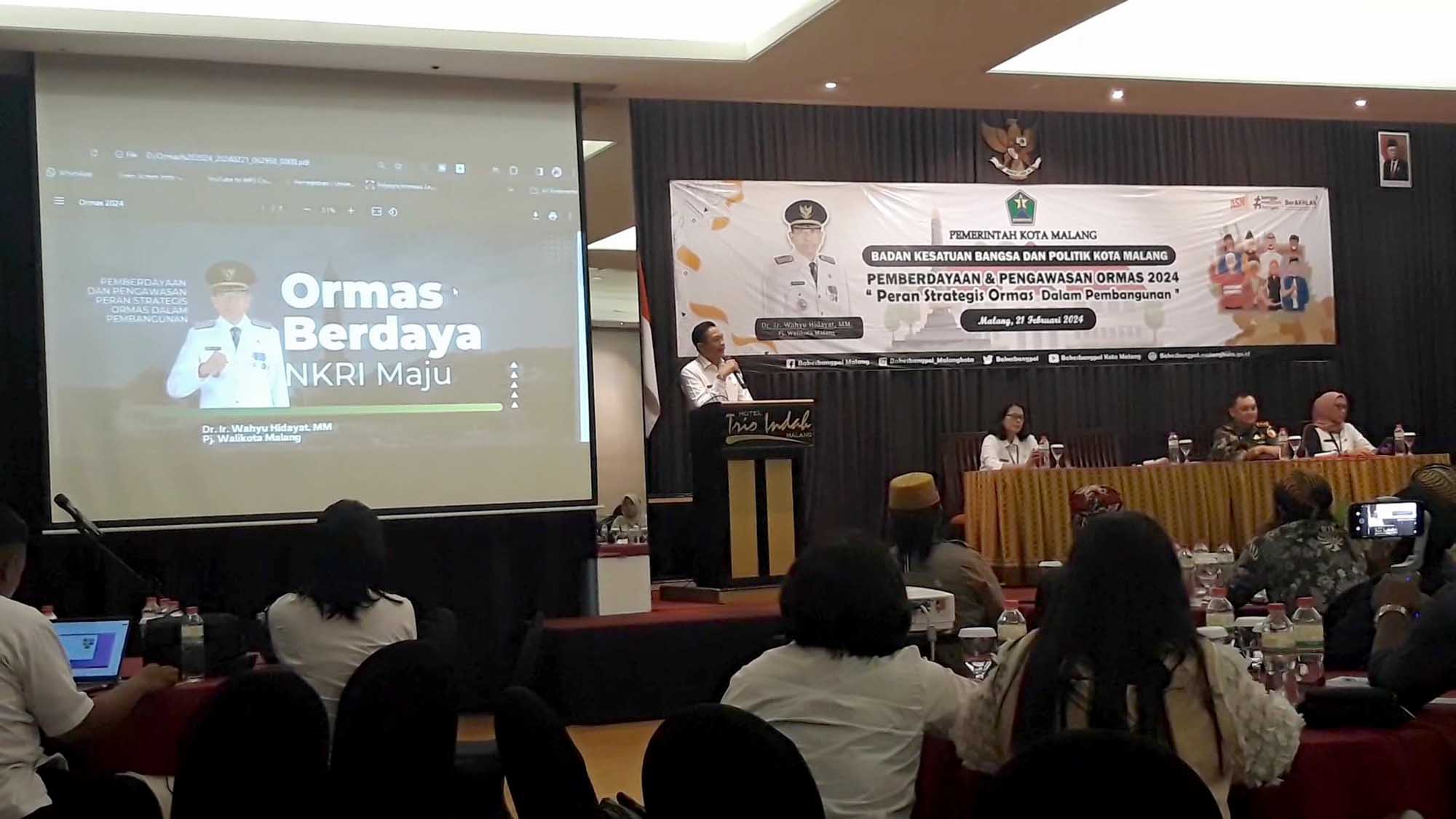 Penjabat Wali Kota Malang Wahyu Hidayat memberikan sambutan saat pemberdayaan dan pengawasan ormas 2024, Rabu (21/2). Kegiatan itu mengusung spirit peran strategis ormas dalam pembangunan. Foto : Dok. Tugusatu.com