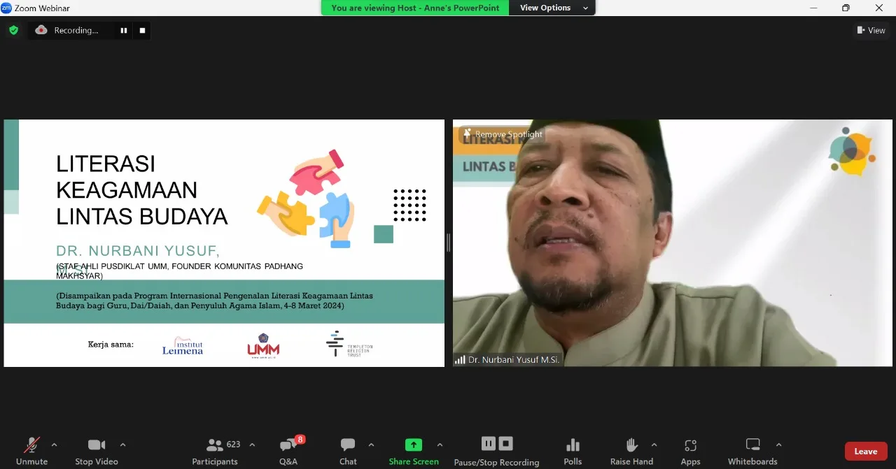 Nurbani Yusuf, dosen senior Prodi Pendidikan Pancasila dan Kewarganegaraan UMM, dalam pelatihan literasi keagamaan lintas budaya bagi dai se-Indonesia beberapa waktu lalu. Ist.