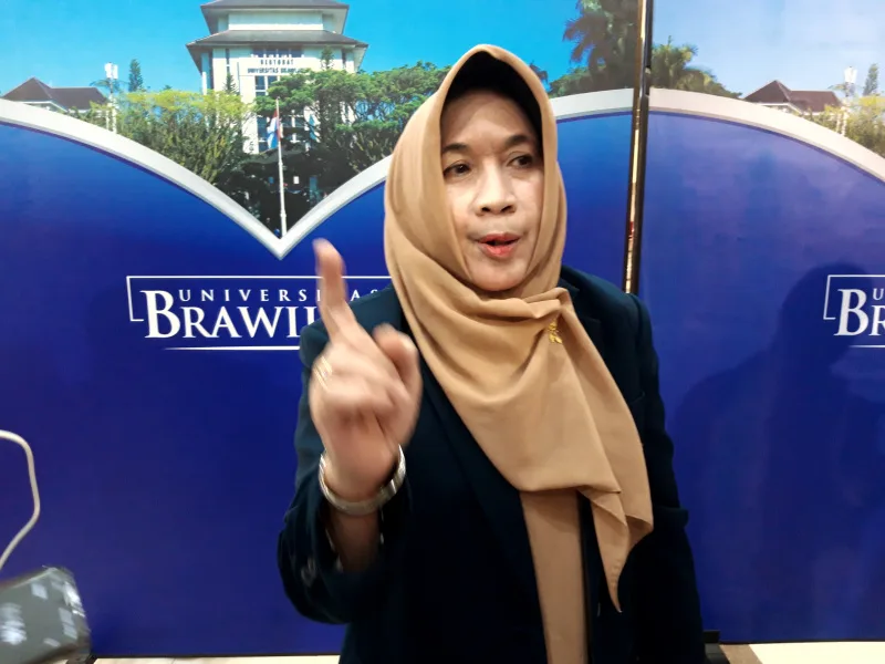 Herawati, Guru Besar Bidang Ilmu Nutrisi Hewan Fakultas Kedokteran Hewan (FKH), Universitas Brawijaya, Malang, Jawa Timur, Jumat (15/3). Herawati menjadi profesor pertama di FKH kampus setempat. Foto: Tugusatu/Bagus Suryo