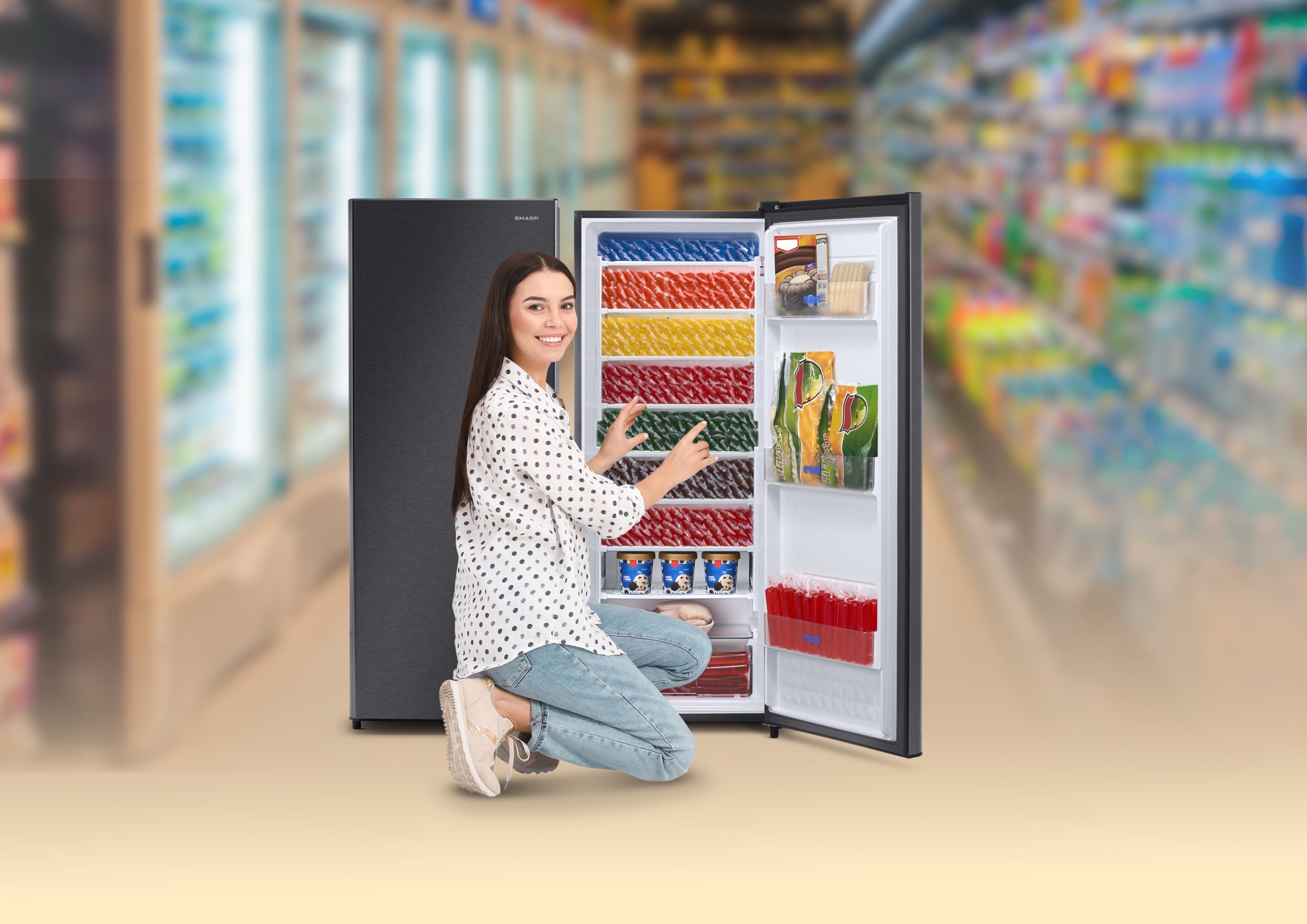 Sharp Standing Freezer dapat lebih cepat melakukan proses pembekuan es batu dan makanan. Ist
