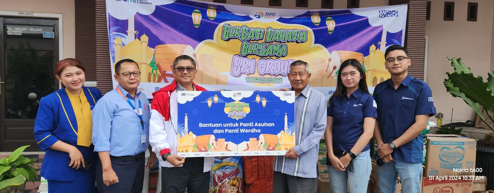 Penyerahan bantuan sembako dari BRI Regional Office Malang ke panti asuhan dan panti werdha. Ist
