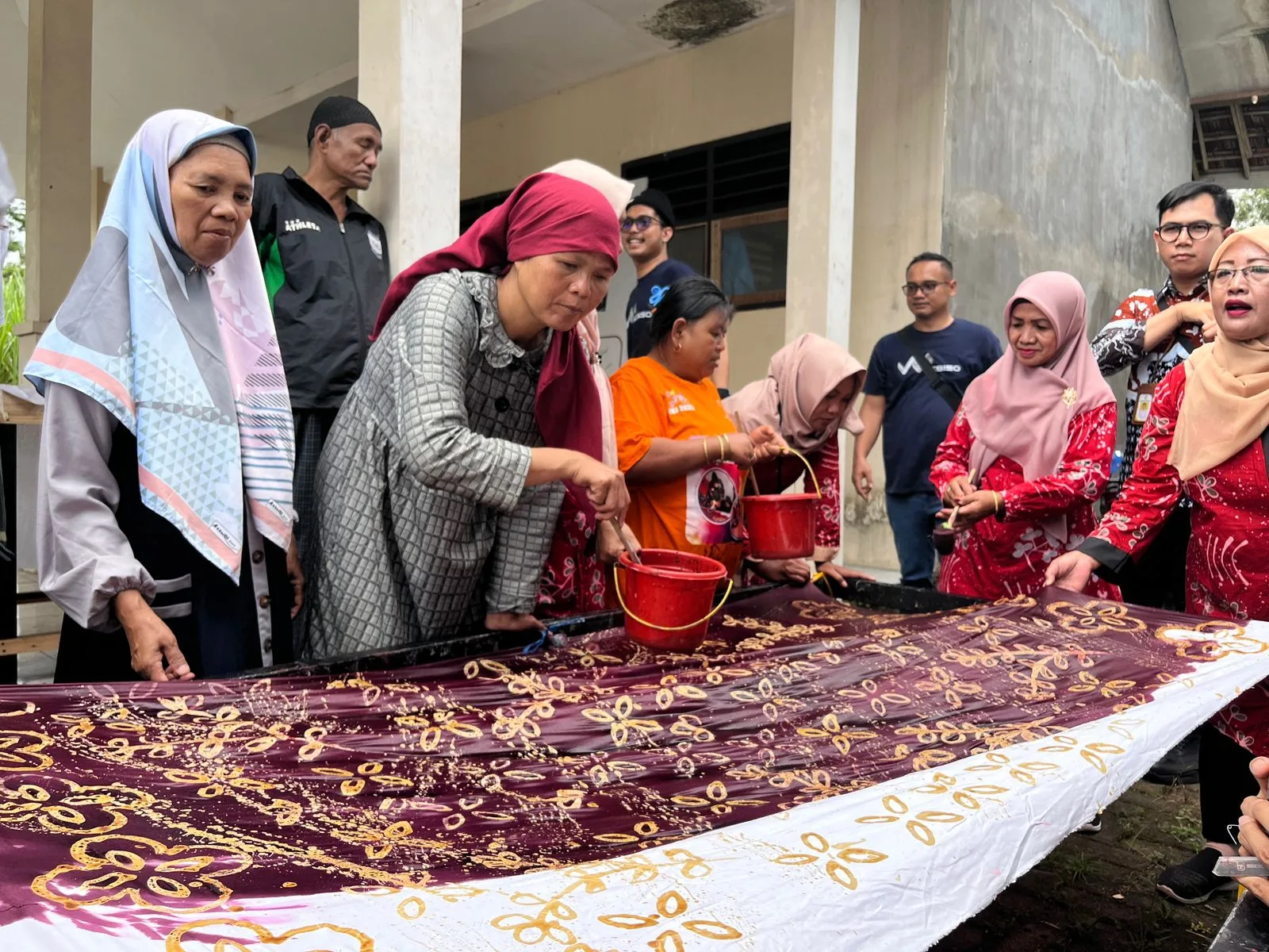 Produk batik dari penyintas ODGJ dan warga yang didaftarkan mereknya secara gratis oleh Mebiso. Ist Mebiso, Penyintas ODGJ, Bantu Pendaftaran Merek, Produk UMKM