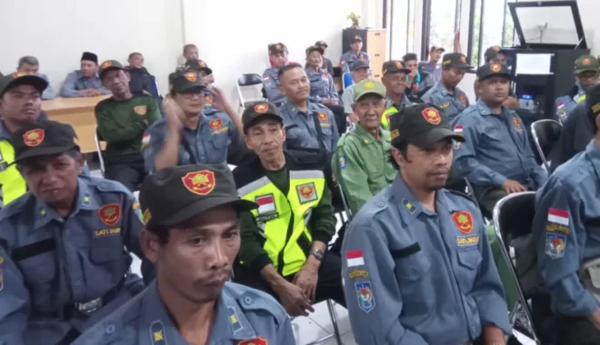 Satuan Pelindungan Masyarakat (Satlinmas) Kelurahan Tanjungrejo, Kecamatan Sukun, Kota Malang. Foto: Tugusatu/Fajrul Islamy