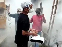 Relawan Pemuda Desa Pringu Fogging Mandiri Cegah DBD