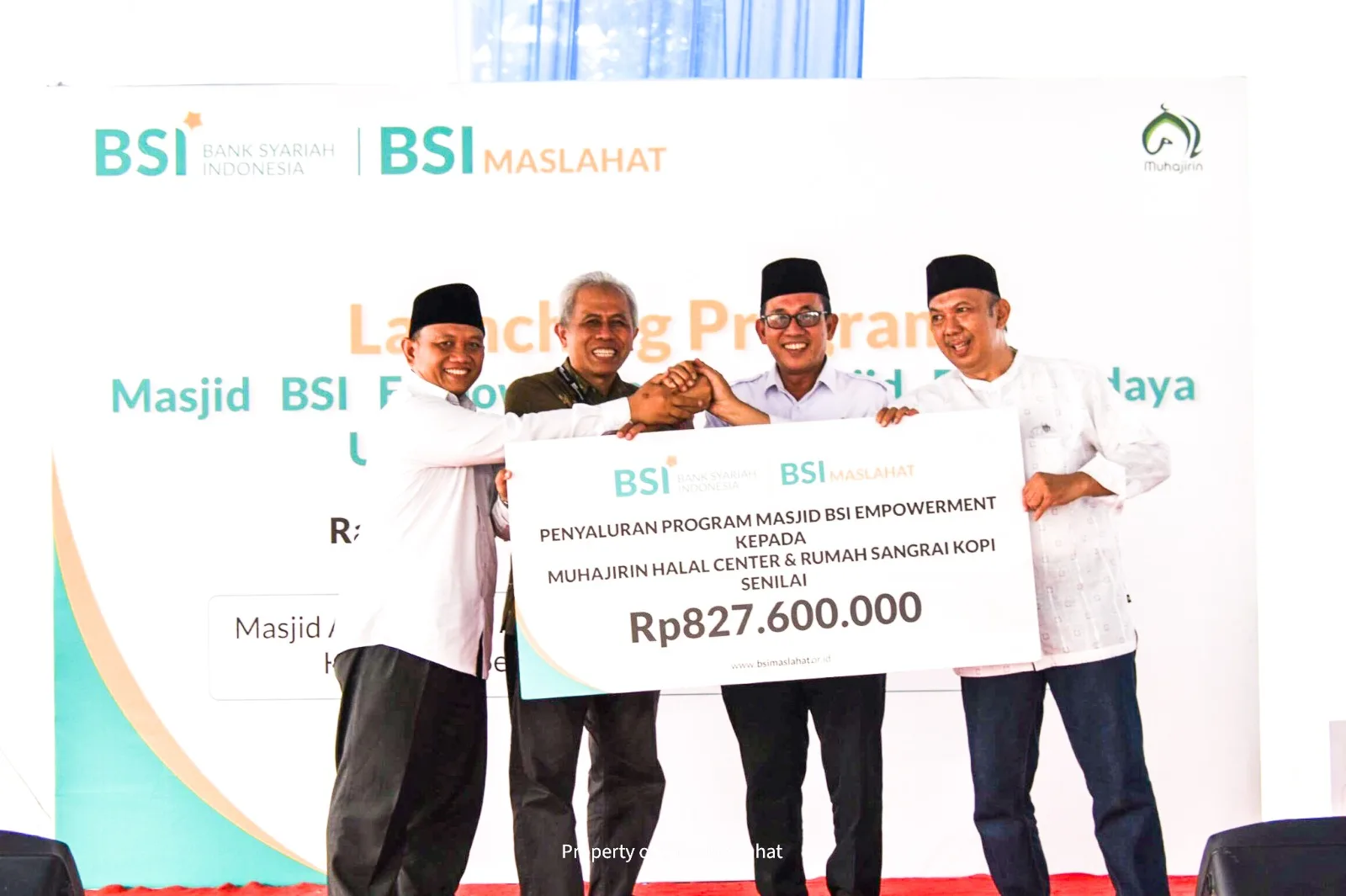 Masjid BSI Empowerment diresmikan oleh Asisten Daerah (II) Kota Bekasi, Dr. Inayatullah S.Pd., M.Pd sebagai perwakilan PJ Walikota Bekasi, Senior Officer Islamic Ecosystem Business Development BSI, Achmad Syaifudin; Camat Bekasi Selatan; Lurah Desa Kayuringin; Manajer Waqf Group BSI Maslahat, Bagus Ichwantoro; Manajer BSI Maslahat Kantor Perwakilan Jakarta, Daniel Dwiyana; dan Ketua Yayasan Al-Muhajirin, Dadang Budiawan, Rabu (22/5/2024). Istimewa