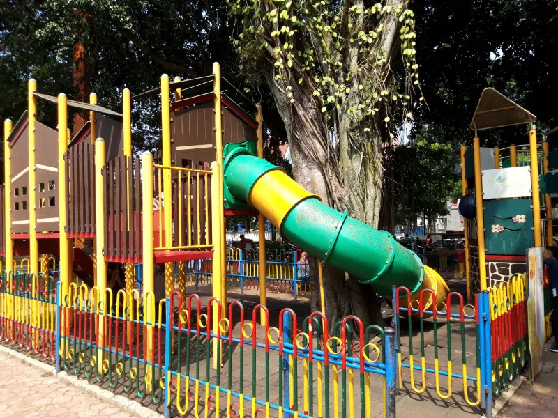 Ruang bermain ramah anak di Alun-Alun Merdeka, Kota Malang, Jawa Timur. Sertifikasi SNI ruang bermain itu habis masa berlakunya pada 7 Mei 2021. Foto: Tugusatu/Bagus Suryo