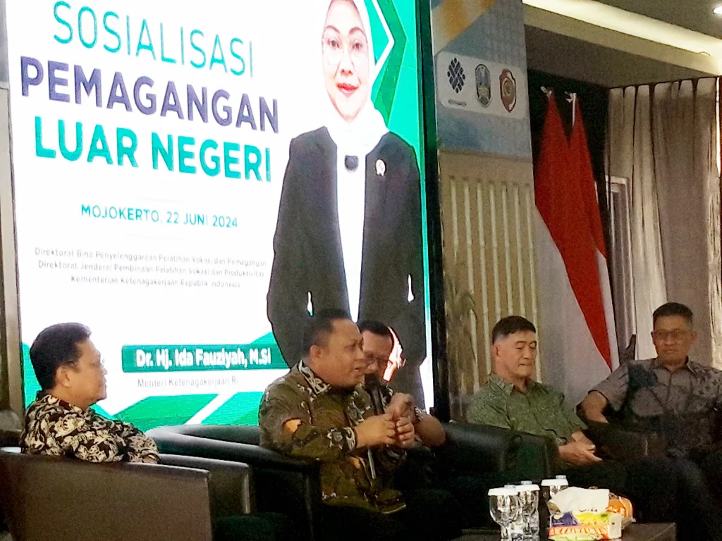 Kementerian Ketenagakerjaan sosialisasi pemagangan luar negeri di Mojokerto, Jawa Timur, Sabtu (22/6). Foto: Tugusatu/Bagus Suryo
