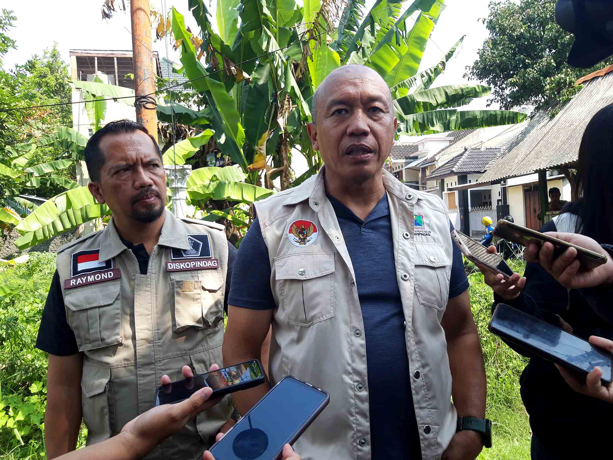 Kepala Diskoperindag Kota Malang Eko Sri Yuliadi (kanan) dan Sekretaris Diskoperindag Gamaliel Raymond Hatigoran. Foto: Tugusatu/Bagus Suryo