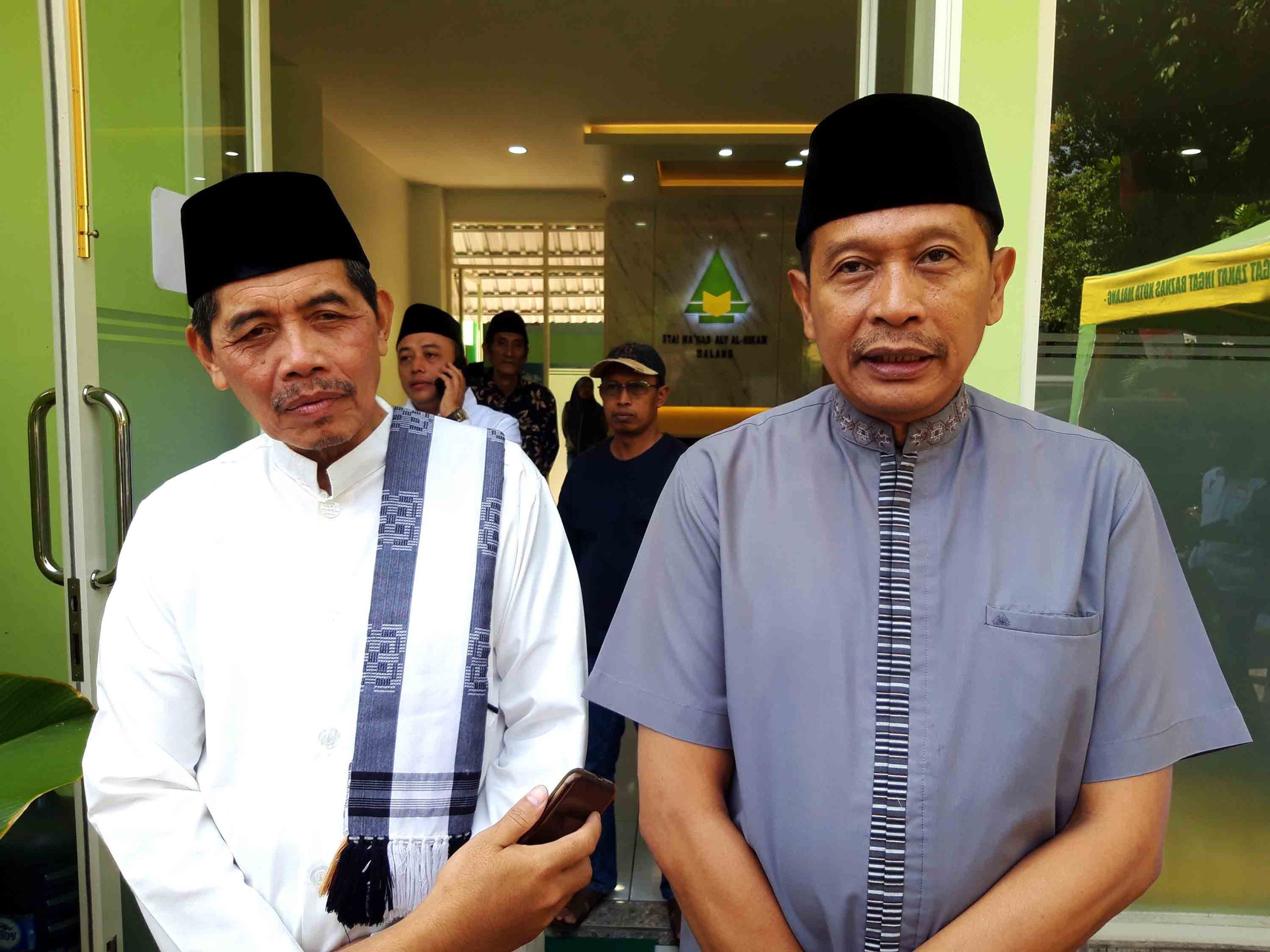 Penjabat Wali Kota Malang Wahyu Hidayat (kanan) dan Ketua Baznas Kota Malang Prof. Dr. H. Kasuwi Saiban di Pesantren Al Hikam Malang, Minggu (14/7). Foto: Tugusatu/Bagus Suryo