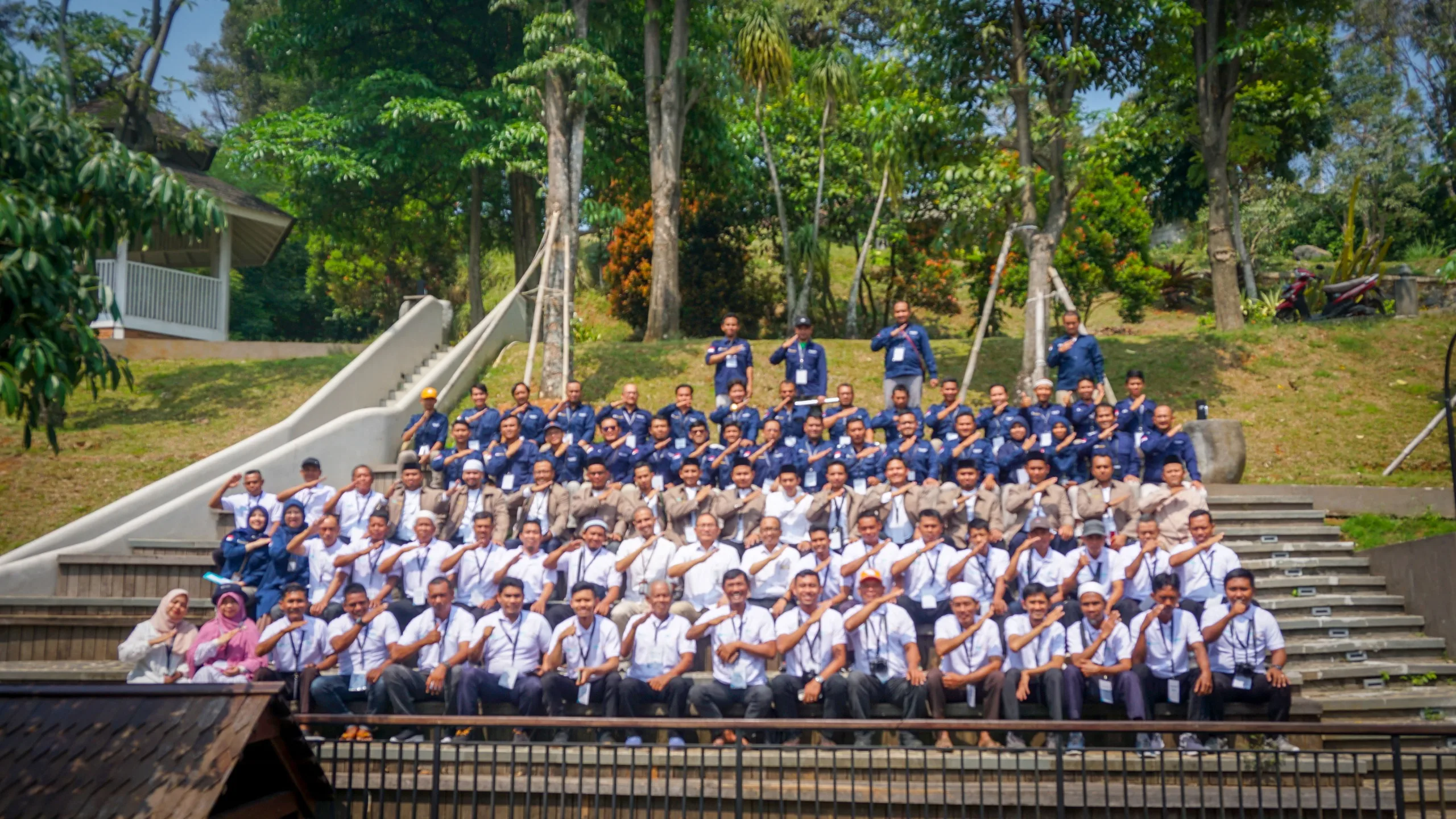 Peserta pelatihan peningkatan kapasitas dan sarasehan untuk pendamping dan pengurus kelembagaan Program Desa BSI berfoto bersama. Istimewa
