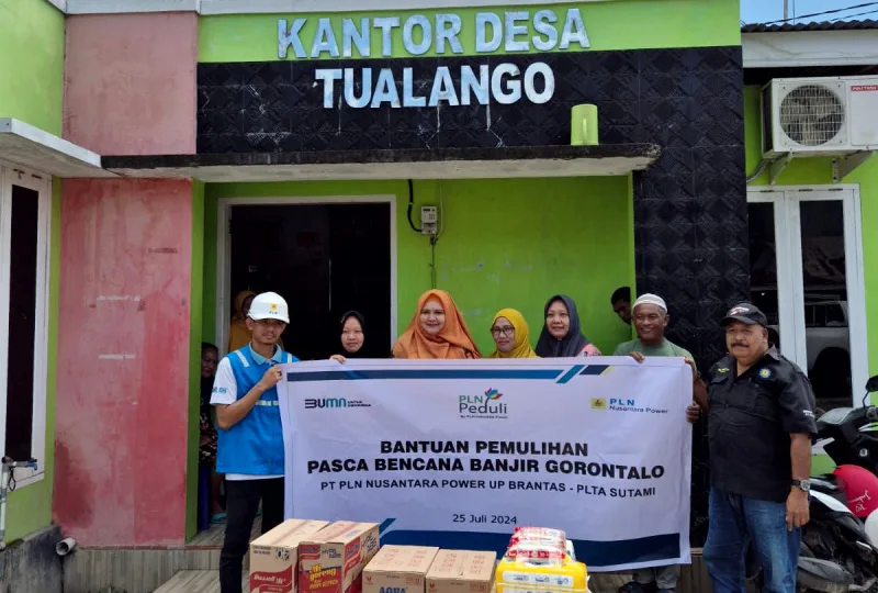 PLN Nusantara Power UP Brantas-PLTA Sutami, Malang, Jawa Timur, menyalurkan bantuan untuk korban banjir di Provinsi Gorontalo. Foto: Dok. PLN NP UP Brantas