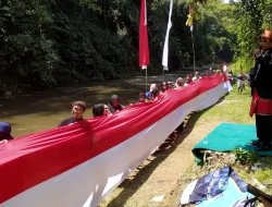 Pegiat Kampung Tematik di Kota Malang Rayakan HUT Kemerdekaan Bentangkan Bendera 79 Meter