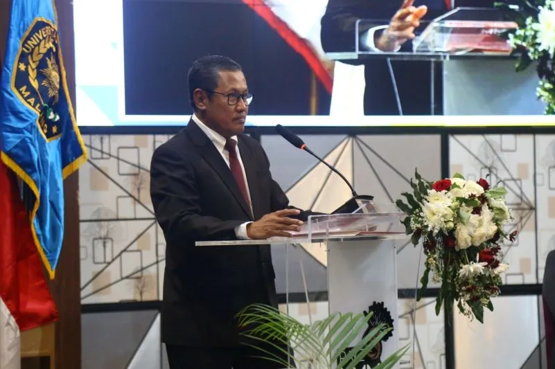 Rektor UMM Prof. Nazaruddin Malik, memberikan sambutan pada Angkat Sumpah Profesi dan Pelantikan Ners ke-27 di Ballroom Rayz Hotel UMM, Rabu (21/8/2024). Istimewa