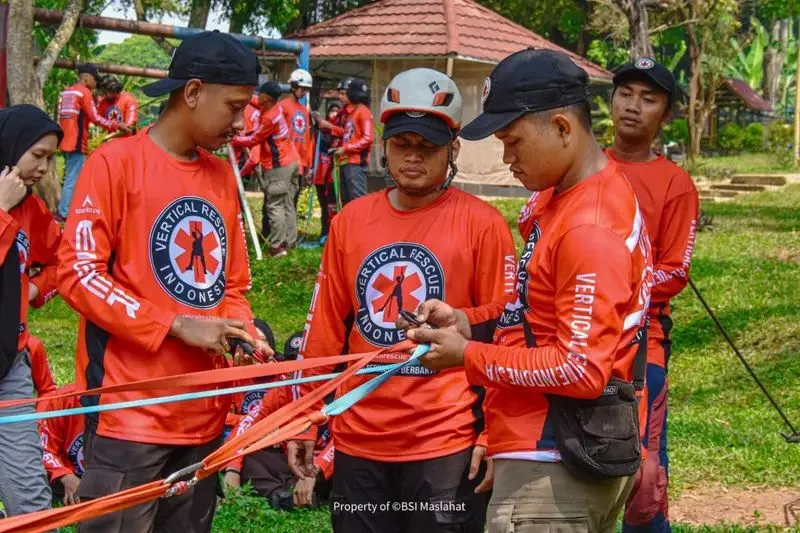 Pelatihan vertical rescue BSI Maslahat di Spirit Paintball Buperta Cibubur. Istimewa