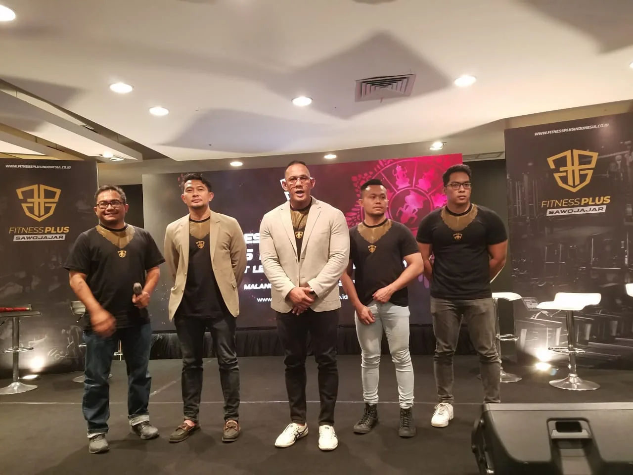 CEO Fitness Plus Indonesia, Harryadin Mahardika, Direktur Keuangan Fitness Plus Indonesia, Endra Purnama, Coach Zuber, District Manager Fitness Plus Sawojajar, pada jumpa pers di Malang, Minggu (29/9/2024).  Istimewa