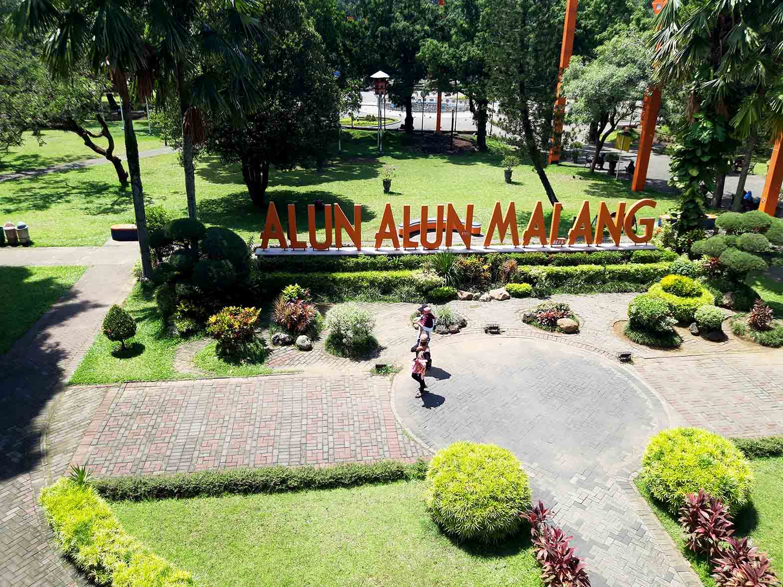 Alun-Alun Merdeka Malang menjadi destinasi favorit wisata menyatu dengan Kayutangan Heritage. Foto: Tugusatu/Bagus Suryo