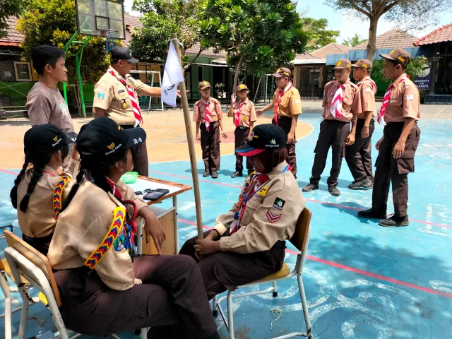 Siswa SMPN 24 Malang mengikuti kegiatan Perjusa sebagai wujud memperkuat pendidikan karakter, Sabtu (7/9). Foto: Tugusatu/Bagus Suryo