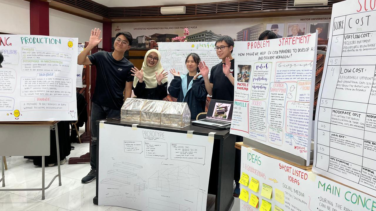 Pameran prototipe alat bantu masyarat oleh Lex UMM di Batu. Istimewa