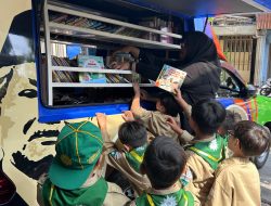 Tingkatkan Minat Baca, RBC UMM dan PPI Abdul Malik Fadjar Safari Literasi