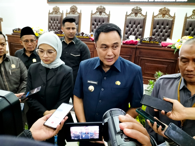 Penjabat Wali Kota Malang Iwan Kurniawan usai rapat paripurna di DPRD, Selasa (29/10). Foto: Tugusatu/Bagus Suryo