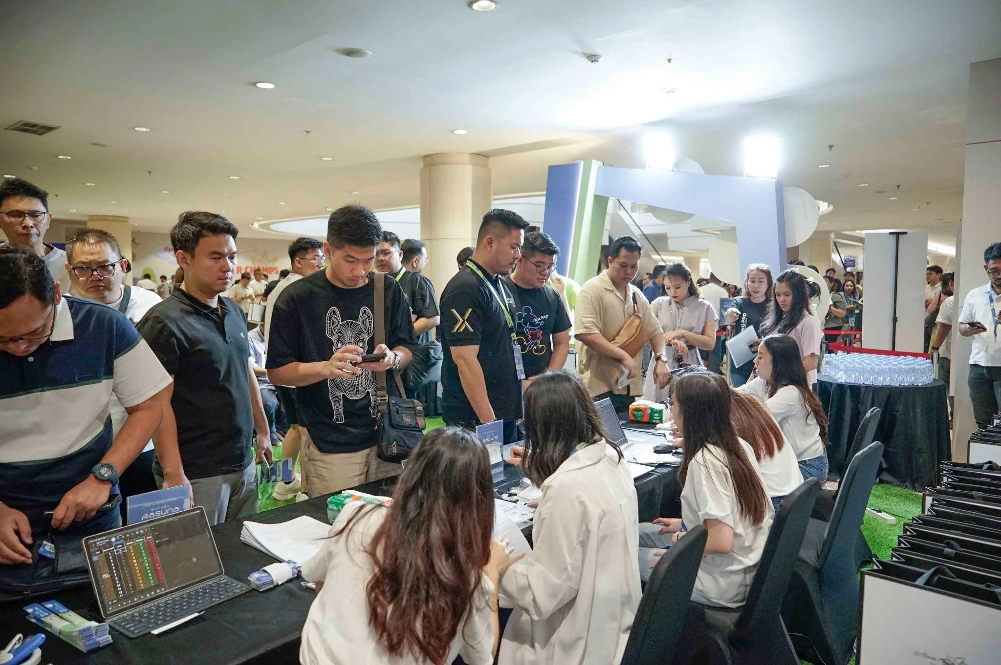 Registrasi calon pembeli unit Sutera Rasuna pada Acara Pemilihan Unit. Istimewa