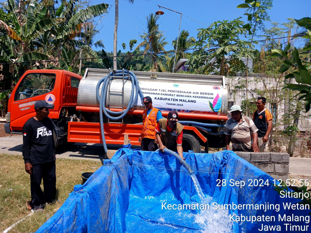 PT PLN Nusantara Power UP Brantas menyalurkan bantuan air bersih untuk warga terdampak kekeringan di Kabupaten Malang, Jawa Timur. Foto: Dok. PLN NP UP Brantas