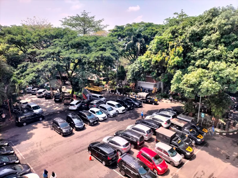 Lahan parkir di Taman Rekreasi Kota Malang (Tarekot) Kota Malang yang lokasinya dekat dengan Kayutangan Heritage. Foto: Tugusatu/Bagus Suryo