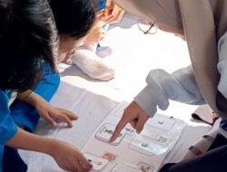 Siswa SLB YPAC Kota Malang mengikuti lomba memperingati Sumpah Pemuda.