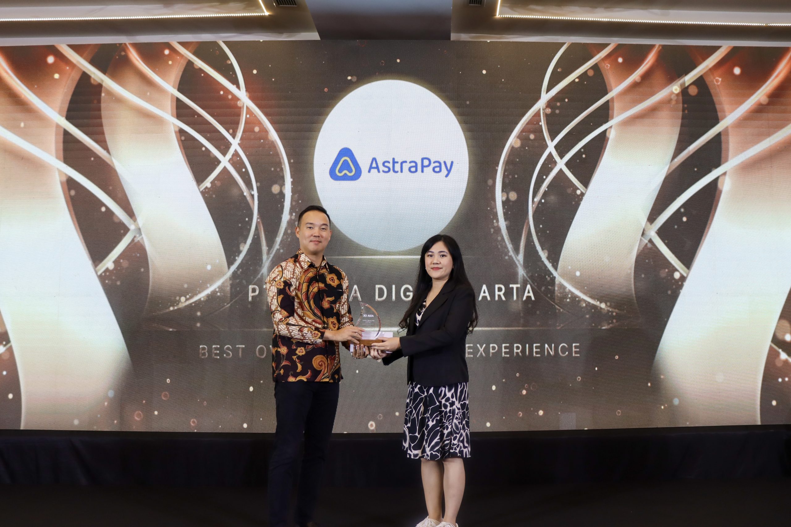  Customer Relation Management Head Astra Pay, Astrid Suteja menerima penghargaan “Best Overall Customer Excellence” di ajang AsiaCX Awards 2024. Istimewa