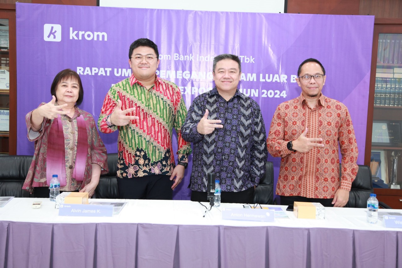 Laniwati Tjandra, Direktur Krom Bank; Alvin James Kurniawan, Direktur Krom Bank; Anton Hermawan, Presiden Direktur Krom Bank; Wisaksana Djawi, Direktur Krom Bank, dalam acara Paparan Publik (Public Expose) Krom Bank 2024, Selasa (5/11/2024). Istimewa