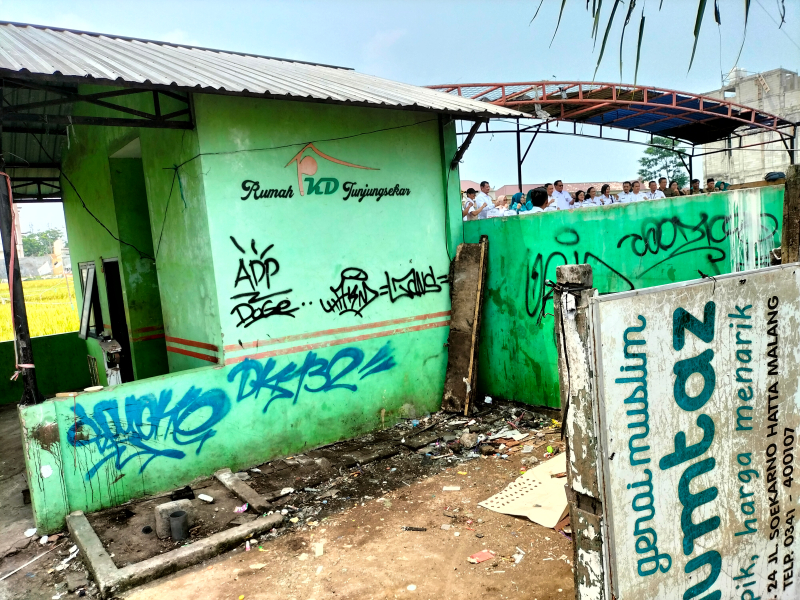 Kondisi tempat pembuangan sementara sampah di Tunjungsekar Kota Malang akan direhabilitasi menggunakan dana tanggung jawab sosial PT. Arta Asia Putra Rp463,118 juta. Foto: Tugusatu/Bagus Suryo