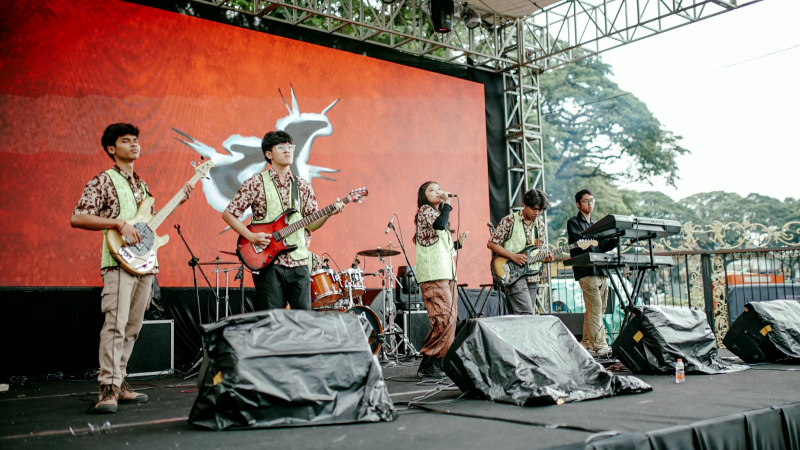 Peserta Malang Music and Coffee Festival Bersama Gempur Peredaran Rokok Ilegal di halaman Balai Kota Malang, Minggu (3/11/2024). Foto-foto: Diskominfo Kota Malang