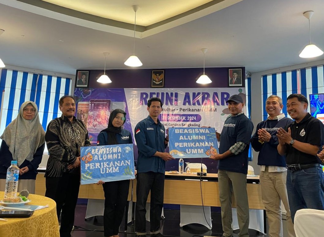 Penyerahan beasiswa dari alumi Prodi Perikanan UMM, Rabu (25/12/2024). Istimewa