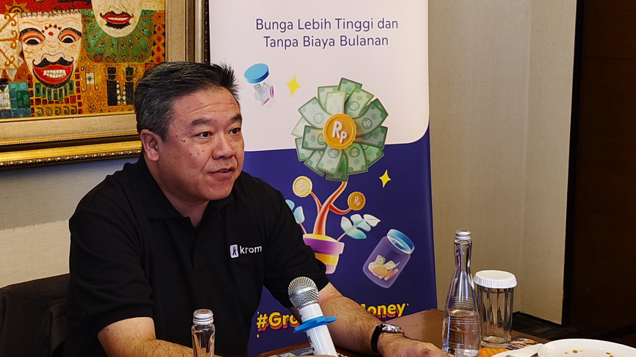 Anton Hermawan, Presiden Direktur PT Krom Bank Indonesia Tbk, saat berdiskusi tentang lanskap dan prospek industri perbankan digital di Indonesia bersama rekan media di Kawasan Jakarta Pusat,  Selasa (3/12/2024). Istimewa