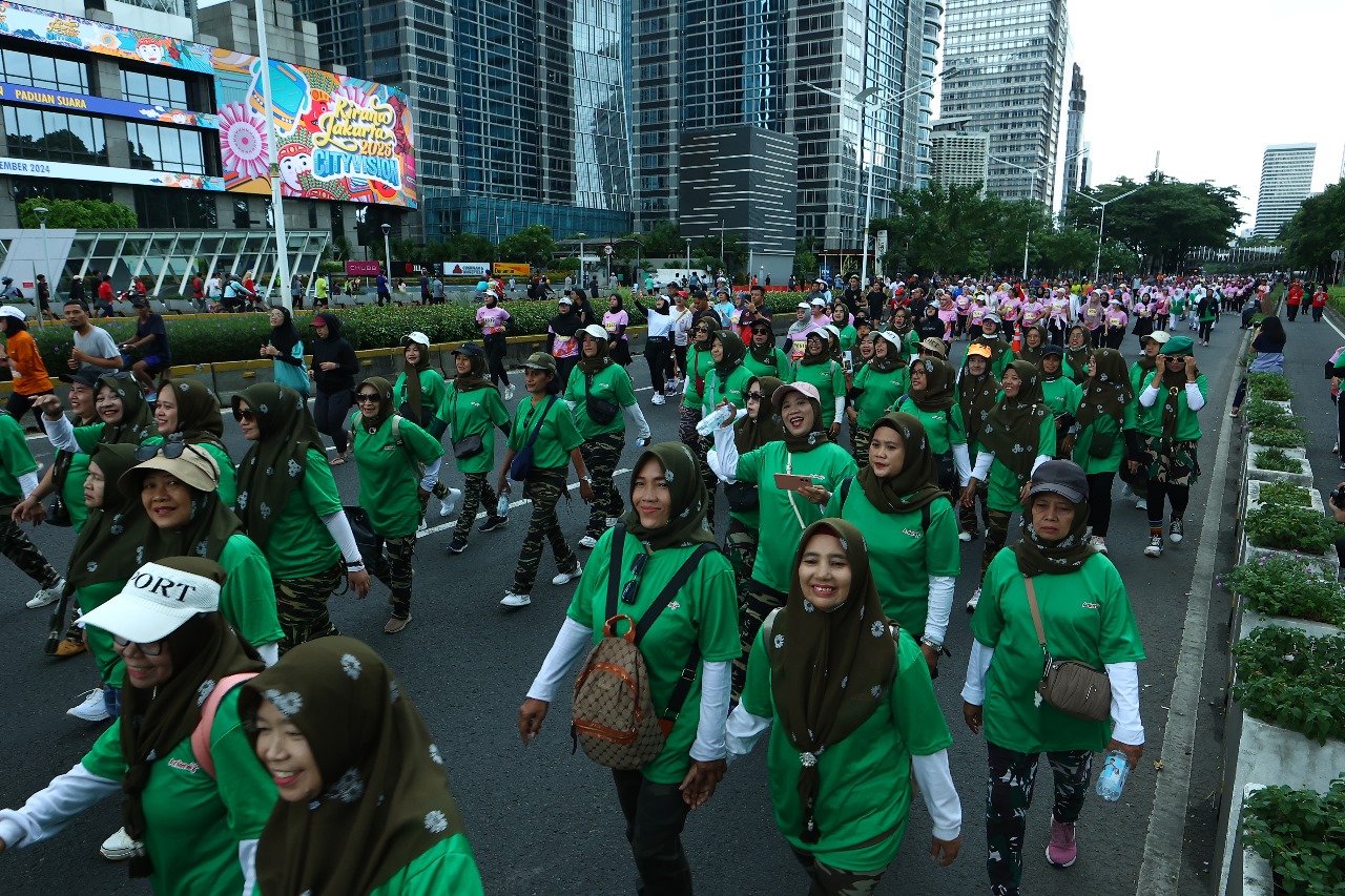 Fun Walk Hari Osteoporosis Nasional 2024 secara serentak di Jakarta, pada Minggu (15/12/2024). Istimewa