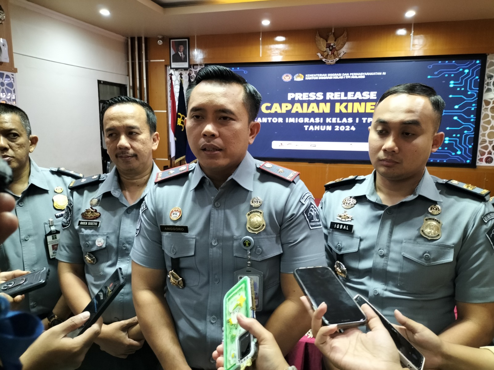 Kepala Kantor Imigrasi Kelas I TPI Malang, Anggoro Widjanarko, Jumat (20/12). Foto: Tugusatu/Bagus Suryo