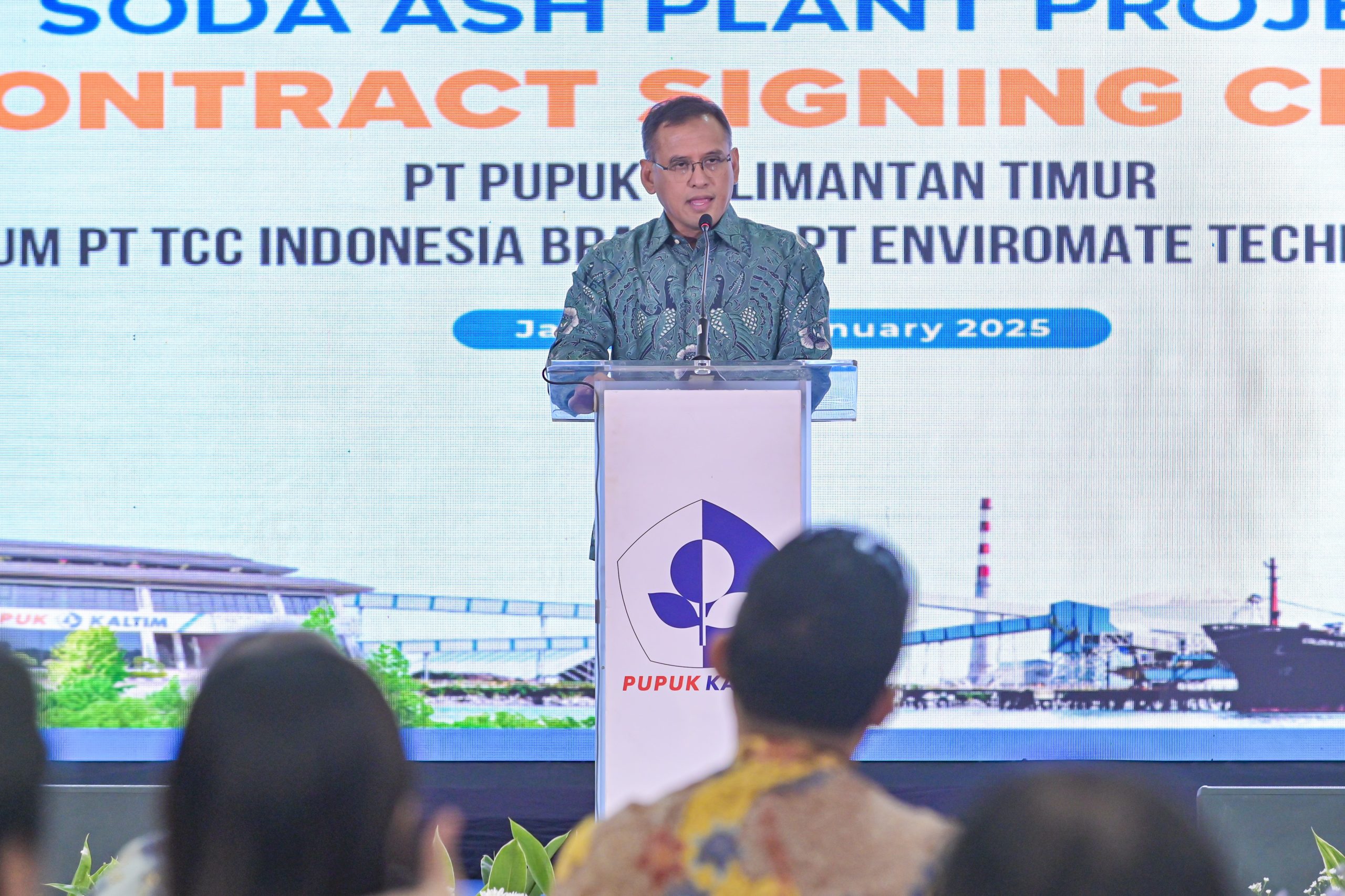 Direktur Utama Pupuk Indonesia Rahmad Pribadi memberikan sambutan pada penandatanganan kontrak Engineering, Procurement and Construction (EPC) antara Pupuk Kaltim dengan PT TCC Indonesia Branch - PT Enviromate Technology International di Jakarta, pada Rabu (22/1/2025).Istimewa