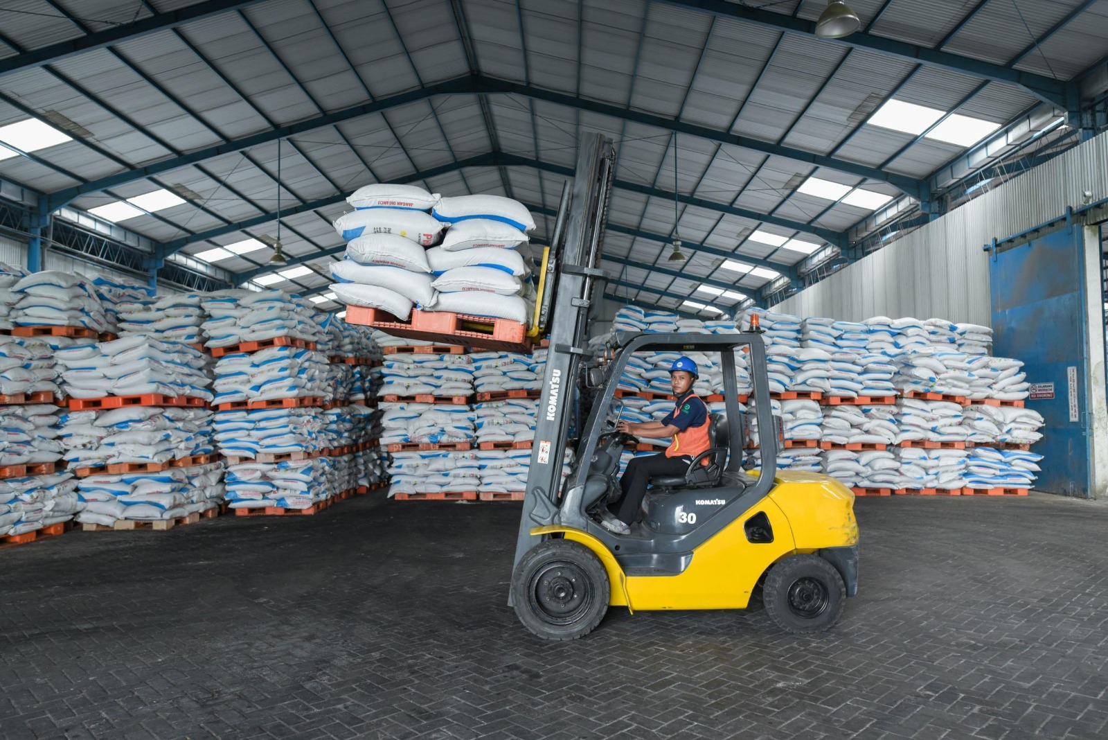 Pupuk Indonesia juga telah menyiapkan stok di Majalengka sebesar 8.570 ton pupuk subsidi, dengan rincian 5.244 ton pupuk Urea, 3.323 ton pupuk NPK dan 3 ton pupuk organik. Istimewa