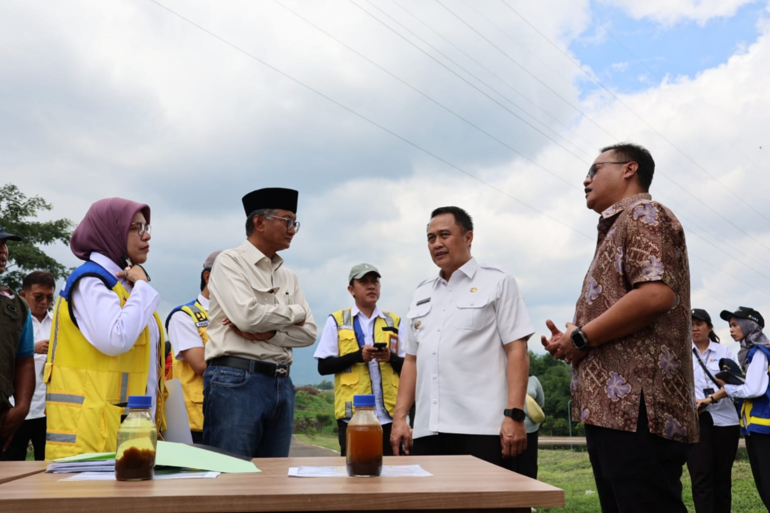 Menteri Pekerjaan Umum Dody Hanggodo (kedua dari kiri) saat mengunjungi TPA Supiturang, Sabtu (18/1). Foto: Dok. Prokompim Kota Malang