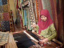 Majukan Wastra Palembang, Pupuk Indonesia Dorong Rumah Kain Naik Kelas