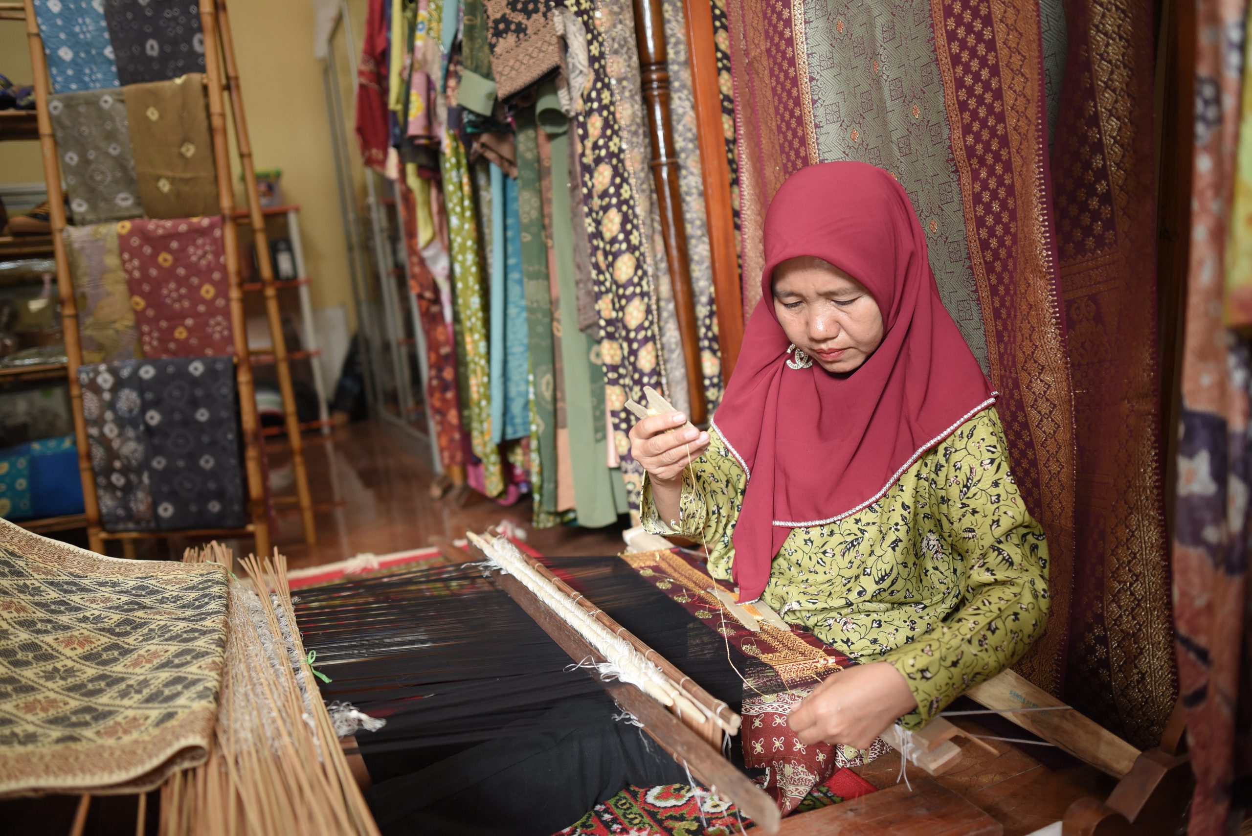 Rumah Kain bergabung dengan program Pendanaan Usaha Mikro Kecil (PUMK) dari Pupuk Sriwidjaja selaku salah satu anak usaha Pupuk Indonesia. Istimewa