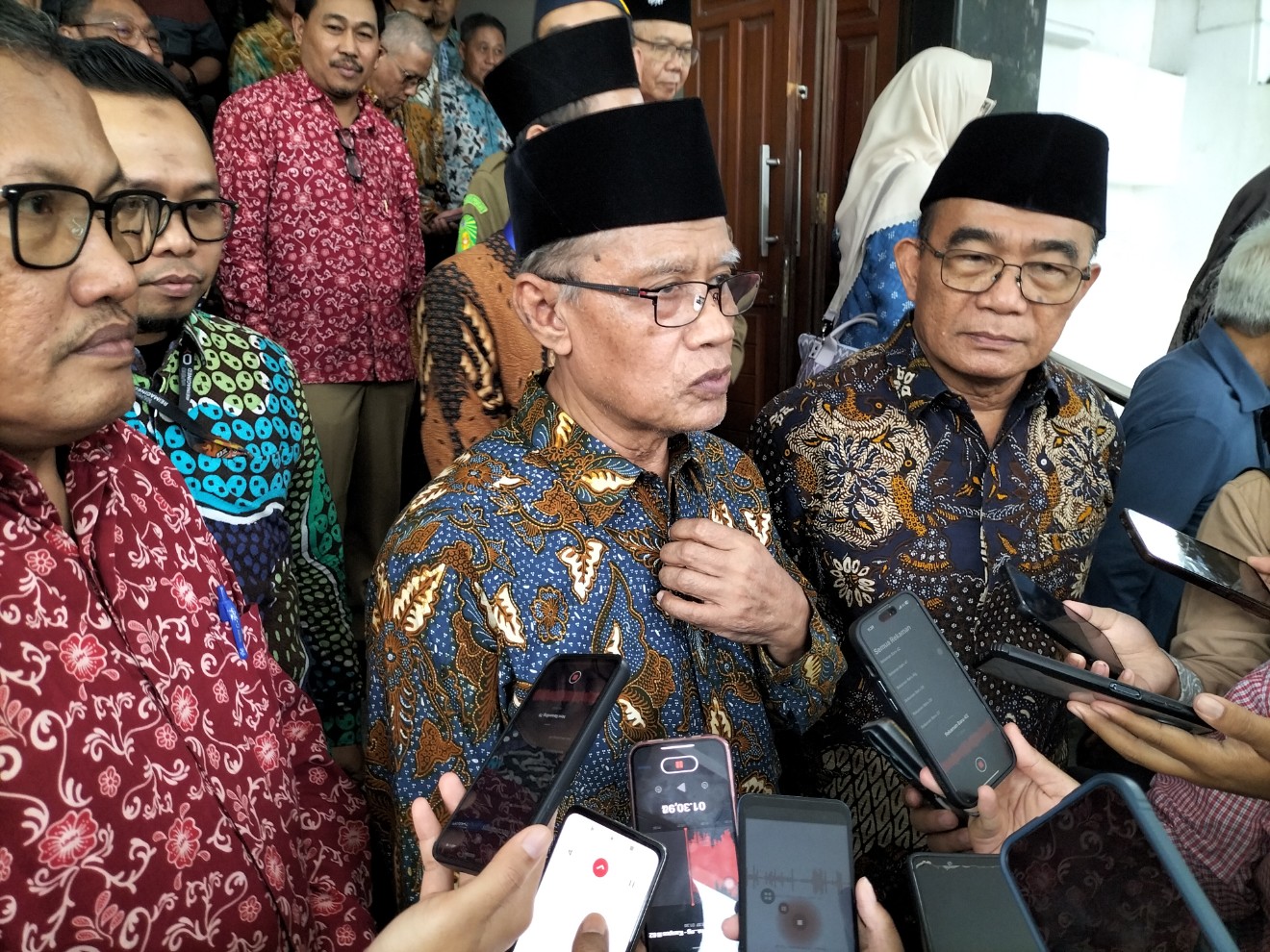 Ketua Pimpinan Pusat Muhammadiyah Prof Haedar Nashir (kedua dari kiri). Foto: Tugusatu/Bagus Suryo