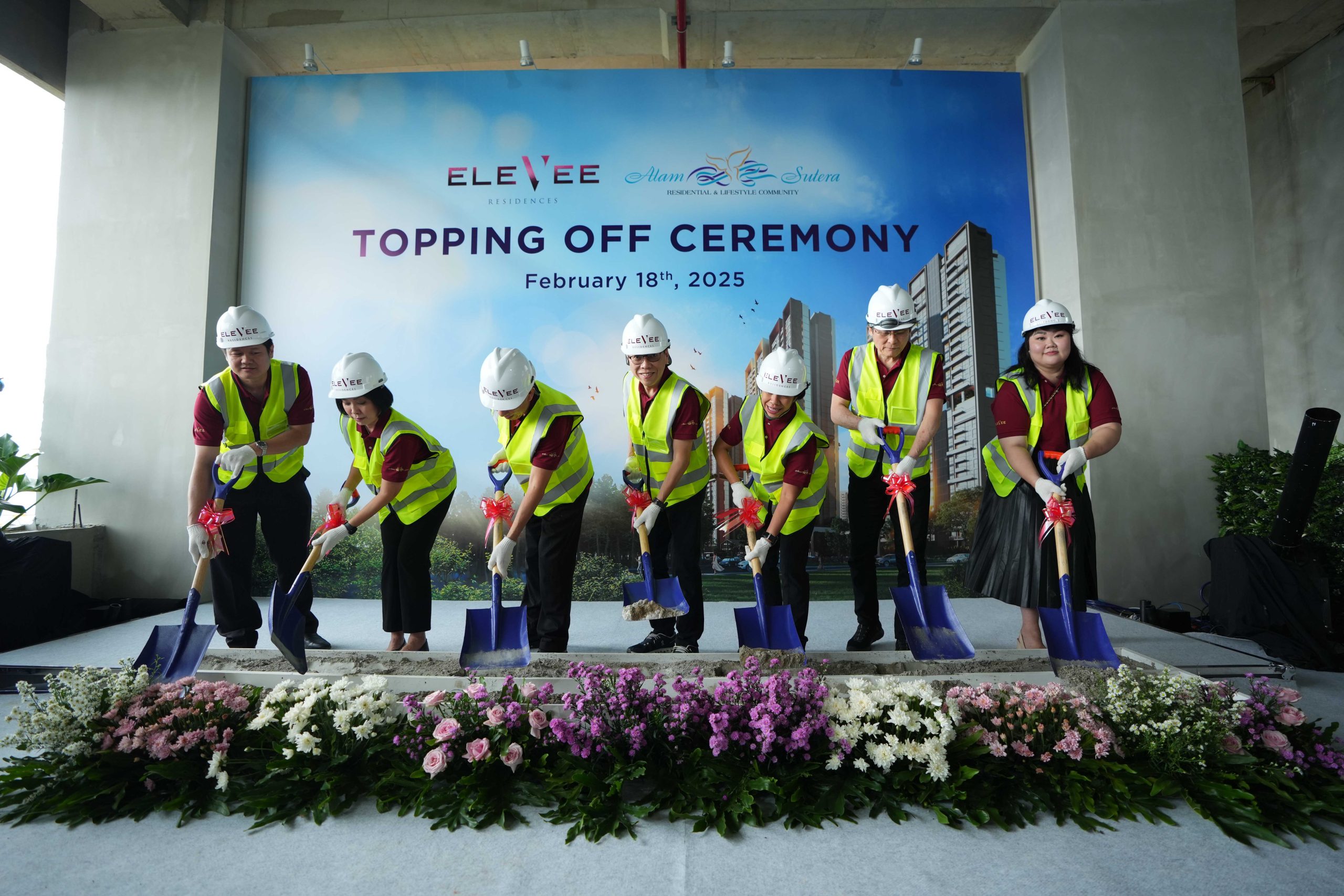 Kegiatan topping off di Proyek EleVee Residences Alam Sutera. Istimewa