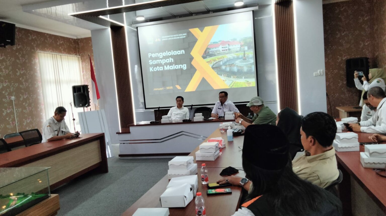 Kepala Dinas Lingkungan Hidup (DLH) Kota Malang, Noer Rahman Wijaya menjelaskan tata kelola di TPA Supit Urang.