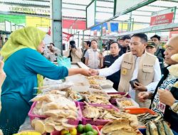 Pastikan Stok Pangan, Wali Kota Malang Panen Cabai Sampai Periksa Takaran Minyak Goreng