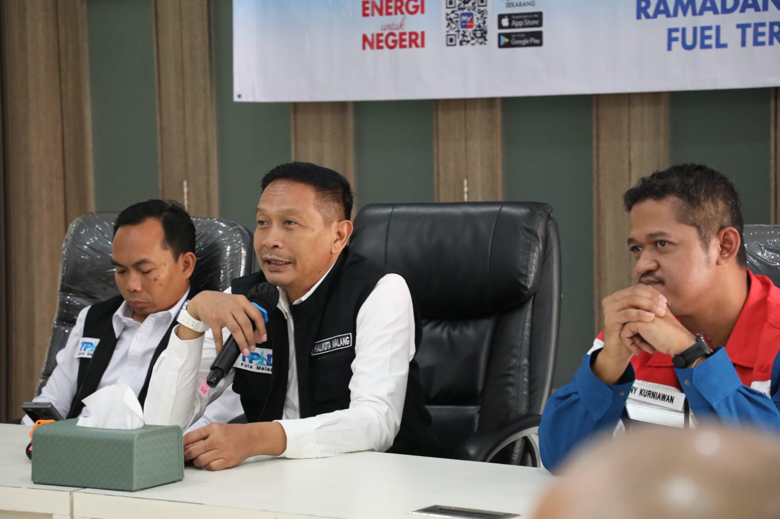 Wali Kota Malang Wahyu Hidayat memastikan stok BBM di Pertamina Fuel Terminal Malang. Foto: Dok Bagian Prokompim Kota Malang