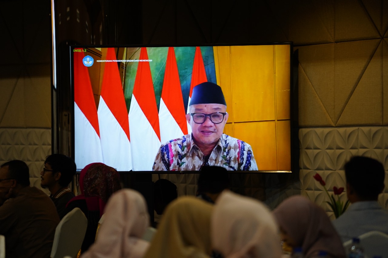 Menteri Pendidikan Dasar dan Menengah Indonesia, Prof. Abdul Mu'ti, saat membuka secara daring seminar internasional bertajuk ‘International Seminar on Developing Students' 5th Skill in English: Education Technology & in Depth Learning in EFL’ kerja sama Universitas Muhammadiyah Malang (UMM), Clarity English Hongkong dan Asia University Taiwan, di Malang, Rabu (7 /5/2025). Istimewa
