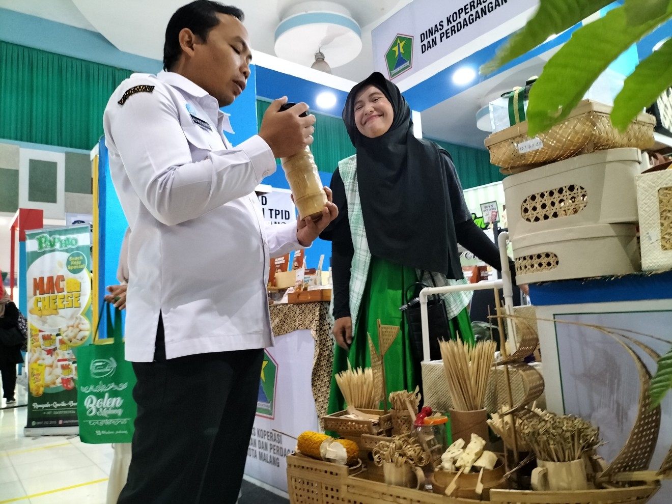 Wakil Wali Kota Malang Ali Muthohirin meninjau Satu Dekade Malang City Expo 2025 di Kartini Imperial Building, Malang, Rabu (30/4). Foto: Tugusatu/Bagus Suryo